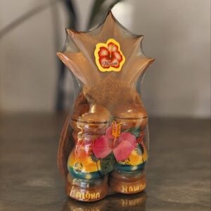 hawaiian Airbrushed salt and pepper shakers with pineapple dish
